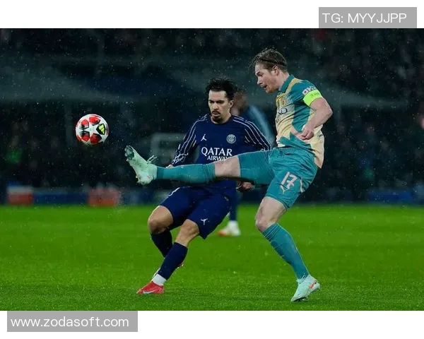 非洲足球明星在训练场上的精彩瞬间与女性运动员的风采展示